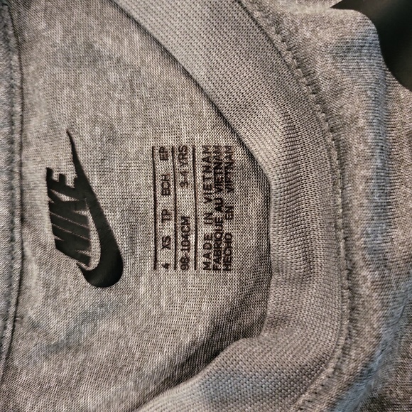 Nike Shirt - Picture 3 of 3
